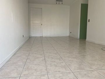 SE VENDE DEPTO EN EDIF. REINA ISIDORA.