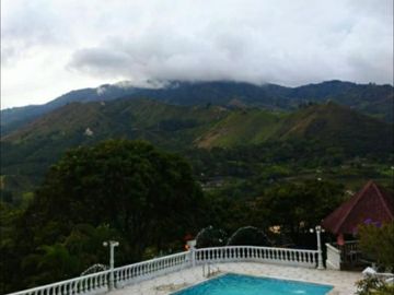 VENTA DE FINCA DE RECREO  EN BARBOSA ANTIOQUIA COLOMBIA.