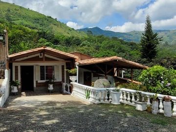 VENTA DE FINCA DE RECREO  EN BARBOSA ANTIOQUIA COLOMBIA.