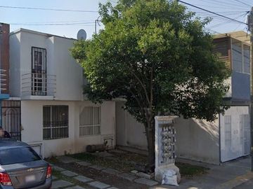 Hermosa y amplia casa con excelentes acabados y todas las comodidades que soñaste
