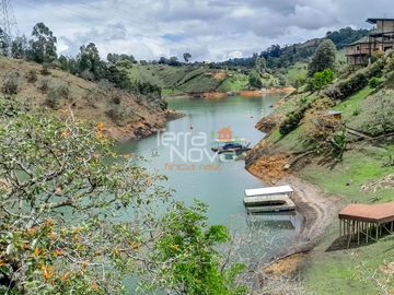 Finca en unidad cerrada en venta El Peñol