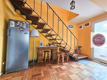 Casa dos pisos 5 dorm I. la Católica Las Condes