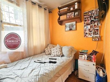 Casa dos pisos 5 dorm I. la Católica Las Condes