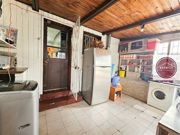Casa dos pisos 5 dorm I. la Católica Las Condes