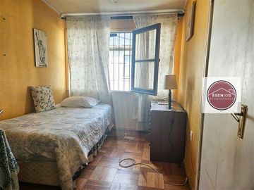 Casa dos pisos 5 dorm I. la Católica Las Condes