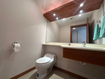 VENTA AMPLIO Y EXCLUSIVO DEPARTAMENTO con Vista y Terraza Privada 1er Piso📍 Sector  Bellavista
