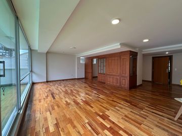 VENTA AMPLIO Y EXCLUSIVO DEPARTAMENTO con Vista y Terraza Privada 1er Piso📍 Sector  Bellavista