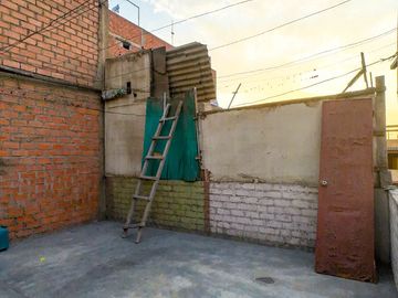 Oportunidad Casa Tradicional En Zona Segura Con Vigilancia Permanente En Los Olivos
