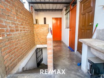 Oportunidad Casa Tradicional En Zona Segura Con Vigilancia Permanente En Los Olivos