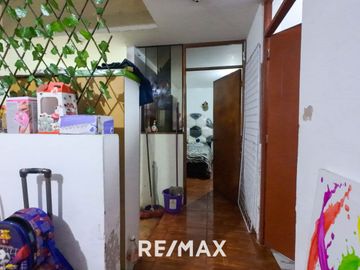 Oportunidad Casa Tradicional En Zona Segura Con Vigilancia Permanente En Los Olivos
