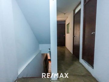 Oportunidad Casa Tradicional En Zona Segura Con Vigilancia Permanente En Los Olivos