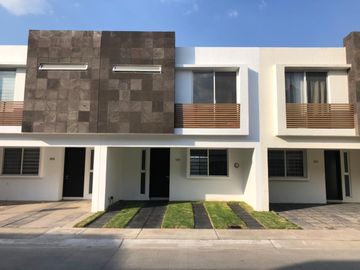 CASA EN VENTA DE 3 RECAMARAS EN REAL DEL CARMEN ZONA REAL ZAPOPAN