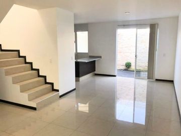 CASA EN VENTA DE 3 RECAMARAS EN REAL DEL CARMEN ZONA REAL ZAPOPAN