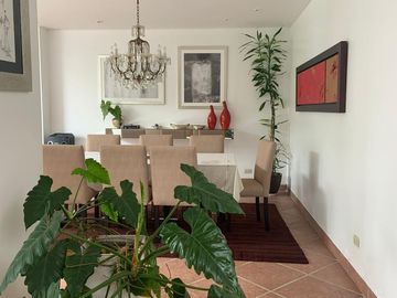 Venta de linda casa en condominio en La Encantada de Villa