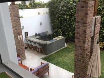 Venta de linda casa en condominio en La Encantada de Villa