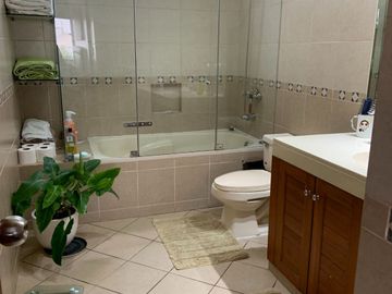 Venta de linda casa en condominio en La Encantada de Villa