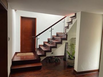 CASA REMODELADA EN LA AURORA