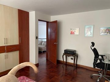 CASA REMODELADA EN LA AURORA