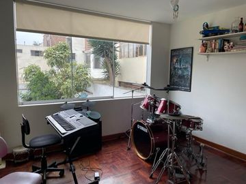 CASA REMODELADA EN LA AURORA