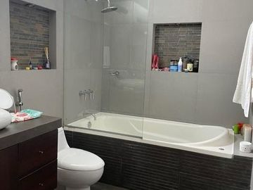 CASA REMODELADA EN LA AURORA