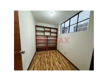 Amplio Deaprtamento De 2 Pisos Con Terraza De Mas De 60M2