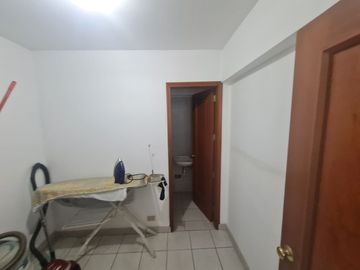 SE ALQUILA DEPARTAMENTO SIN AMOBLAR FRENTE A PARQUE EN CHACARILLA, SANTIAGO DE SURCO