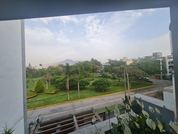 SE ALQUILA DEPARTAMENTO SIN AMOBLAR FRENTE A PARQUE EN CHACARILLA, SANTIAGO DE SURCO