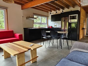 Parcela de 5.000 m² con Casa Nueva en Condominio con Acceso a Playa en Lago Calafquén – Panguipulli