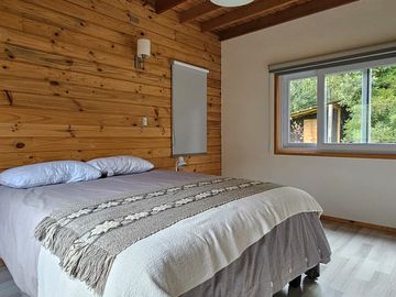 Parcela de 5.000 m² con Casa Nueva en Condominio con Acceso a Playa en Lago Calafquén – Panguipulli