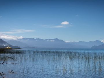 Parcela de 5.000 m² con Casa Nueva en Condominio con Acceso a Playa en Lago Calafquén – Panguipulli