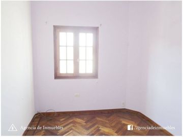 VENDO: Dpto Antiguo Restaurado de 2 Dormitorios /  CENTRO