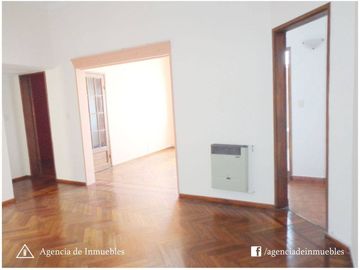 VENDO: Dpto Antiguo Restaurado de 2 Dormitorios /  CENTRO
