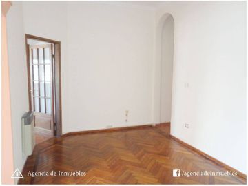 VENDO: Dpto Antiguo Restaurado de 2 Dormitorios /  CENTRO