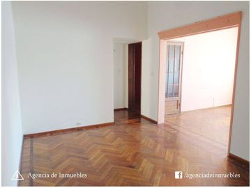 VENDO: Dpto Antiguo Restaurado de 2 Dormitorios /  CENTRO
