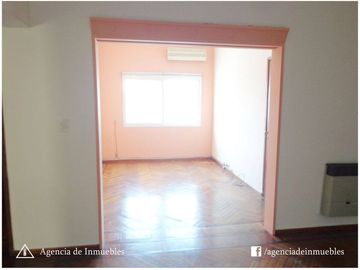 VENDO: Dpto Antiguo Restaurado de 2 Dormitorios /  CENTRO