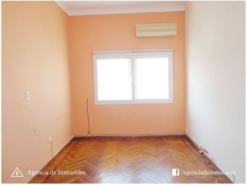VENDO: Dpto Antiguo Restaurado de 2 Dormitorios /  CENTRO