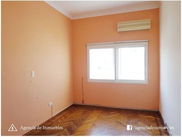 VENDO: Dpto Antiguo Restaurado de 2 Dormitorios /  CENTRO