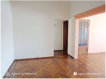 VENDO: Dpto Antiguo Restaurado de 2 Dormitorios /  CENTRO
