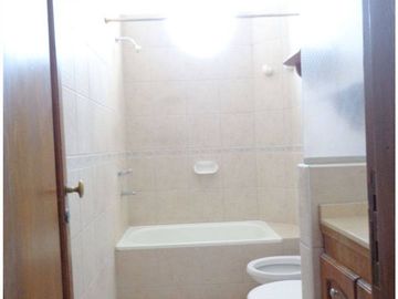 VENDO: Dpto Antiguo Restaurado de 2 Dormitorios /  CENTRO