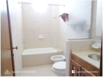 VENDO: Dpto Antiguo Restaurado de 2 Dormitorios /  CENTRO