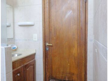 VENDO: Dpto Antiguo Restaurado de 2 Dormitorios /  CENTRO