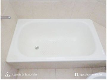 VENDO: Dpto Antiguo Restaurado de 2 Dormitorios /  CENTRO