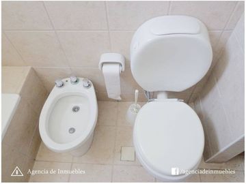 VENDO: Dpto Antiguo Restaurado de 2 Dormitorios /  CENTRO