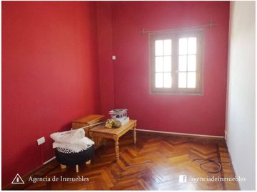 VENDO: Dpto Antiguo Restaurado de 2 Dormitorios /  CENTRO