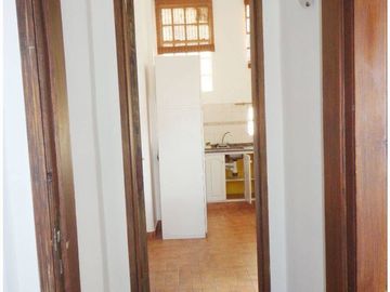 VENDO: Dpto Antiguo Restaurado de 2 Dormitorios /  CENTRO