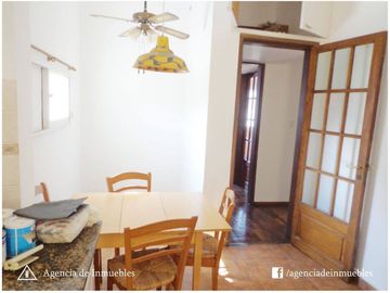 VENDO: Dpto Antiguo Restaurado de 2 Dormitorios /  CENTRO