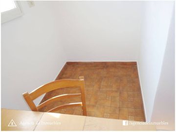 VENDO: Dpto Antiguo Restaurado de 2 Dormitorios /  CENTRO