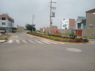 AMPLIO TERRENO DOBLE FRENTE - URB LOS NOGALES – PIMENTEL - CHICLAYO