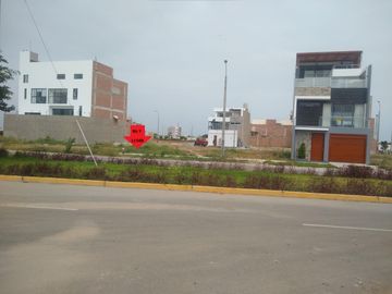 AMPLIO TERRENO DOBLE FRENTE - URB LOS NOGALES – PIMENTEL - CHICLAYO