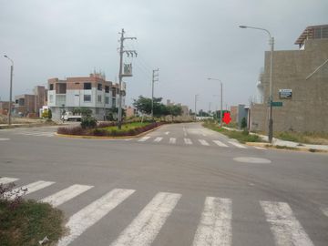AMPLIO TERRENO DOBLE FRENTE - URB LOS NOGALES – PIMENTEL - CHICLAYO